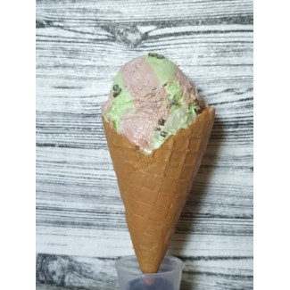 Муляж Мороженое рожок фисташково-карамельное два шарика