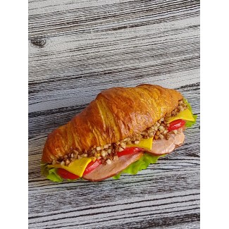 Муляж Круасан с бужениной и грецким орехом