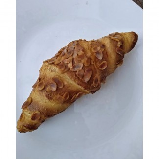 Муляж Круасан з горіхами